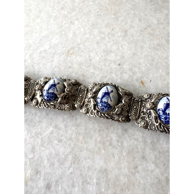 English Dutch Delft Blue and White Porcelain Windmill Bracelet Set in Filigree Silver For Sale - Image 3 of 5