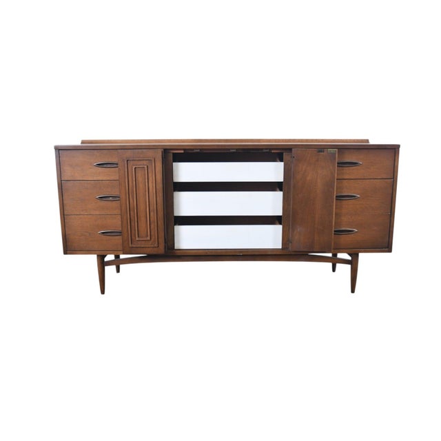 Mid-Century Modern Broyhill Sculptra Nine Drawer Low Dresser in Walnut | Mid Century Modern 1960s, Attributed For Sale - Image 3 of 9