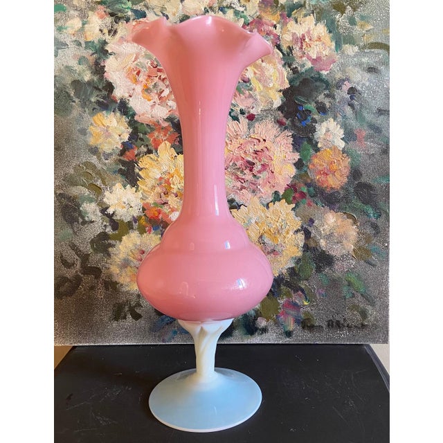Superb pink opaline vase. Rare in this size !