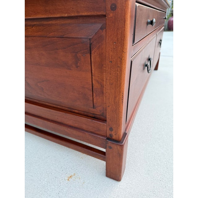 Bob Timberlake Lexington Furniture Glass Top Display Coffee Table. Rectangular Coctail Table with removable beveled glass,...