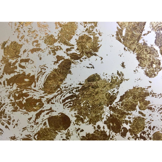 Glass Contemporary Italian Organic Modern Ivory White and Gold Leaf Round Lit Mirror - in Showroom For Sale - Image 7 of 8