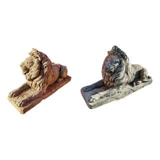 Handcrafted and Sculpted Ofllions in Vicenza Stone, 19th Century, Set of 2 For Sale
