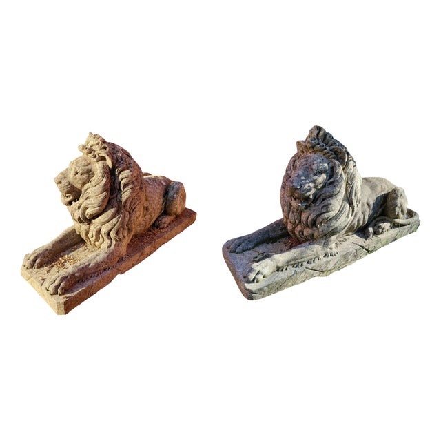 Handcrafted and Sculpted Ofllions in Vicenza Stone, 19th Century, Set of 2 For Sale