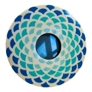 Vintage Jonathon Adler Art Deco Style Blue & White Small Round Tabletop Picture Frame For Sale
