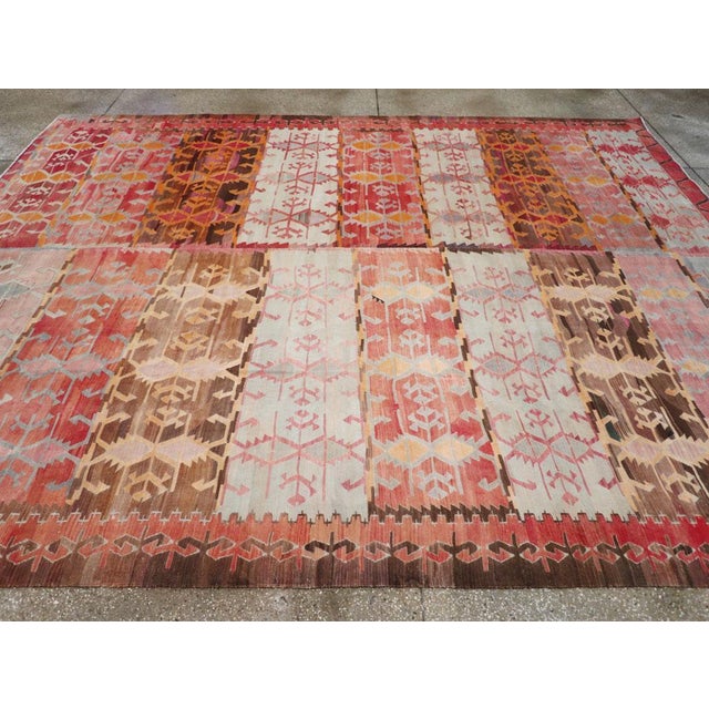 Galerie Shabab Collection Mid-20th Century Turkish Flatweave Kilim Room Size Carpet For Sale - Image 4 of 8