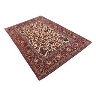 Middle Eastern Isfahan Rug in Hand-Knotted Wool For Sale