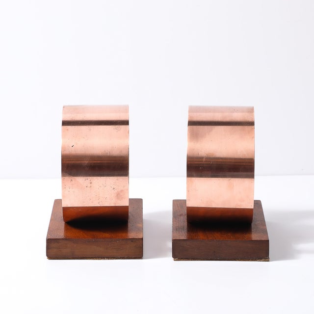 1930s Pair of Art Deco Machine Age Loop Form Bookends in Copper & Walnut For Sale - Image 5 of 10