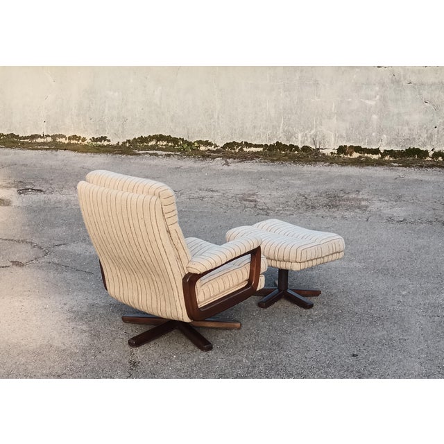 Set of Mid-Century Swivel Armchair and Ottoman in Tweed and Wood, 1970 For Sale - Image 10 of 13