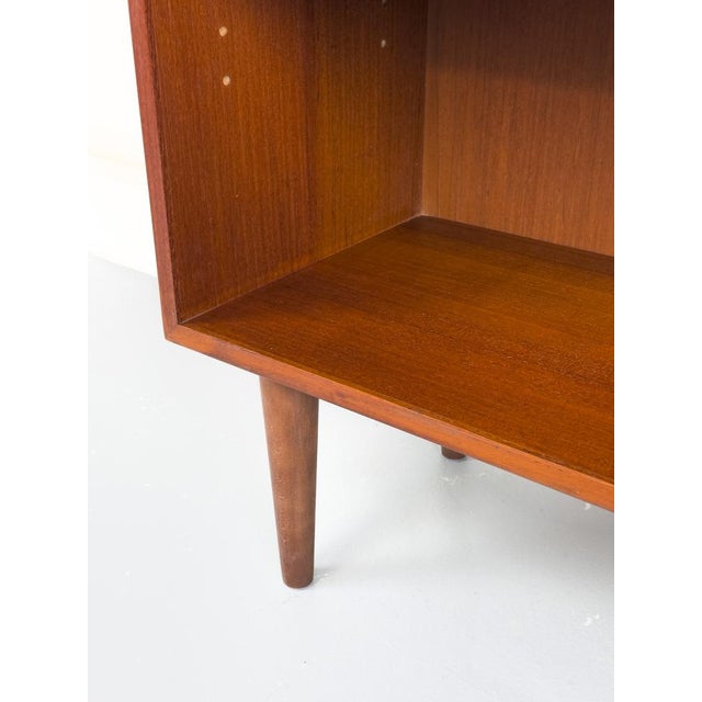 Søborg Møbelfabrik Danish Teak Bookcase by Børge Mogensen for Søborg, 1960s For Sale - Image 4 of 17