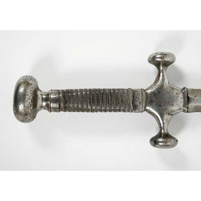 Heavy thrusting dagger from the 16th-17th century Rocket entirely filigreed with iron, with slightly concave sides.Wrought...