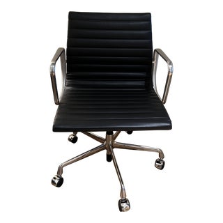Eames Aluminum Group Chair Black Vincenza Leather, Management For Sale