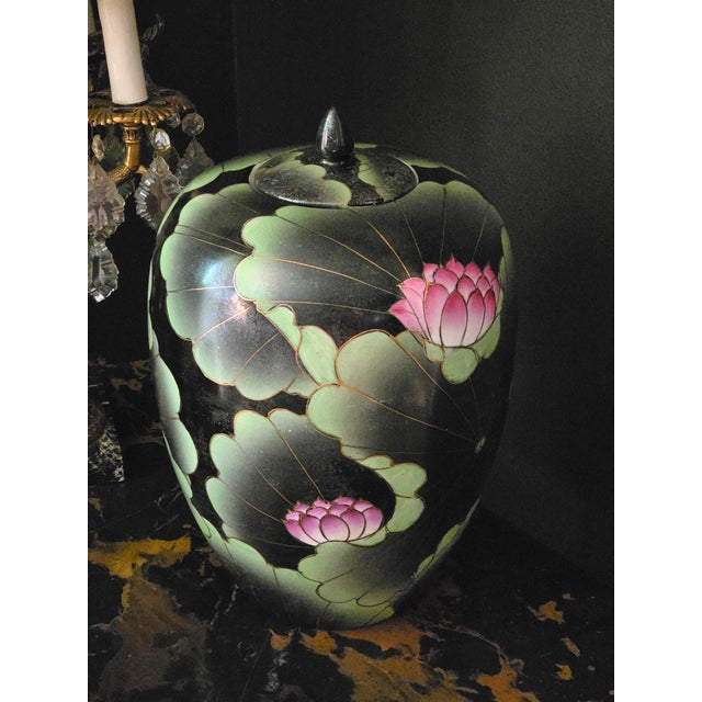 Pair of Large Chioniserie Ginger Jars Mid 20th Century Hand-Painted Lotus Black Ginger Jars – Chinoiserie Style For Sale - Image 10 of 10