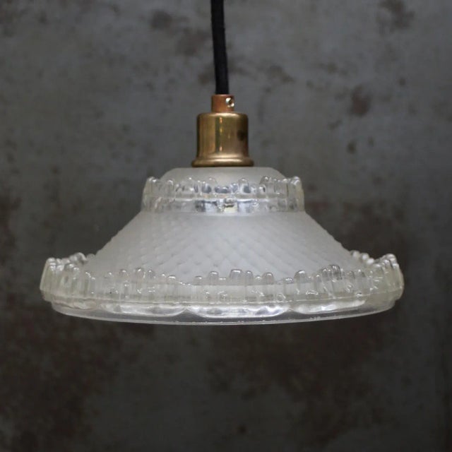 1920s Art Deco French Brass and Etched Clear Glass Pendant Light, 1920s For Sale - Image 5 of 8