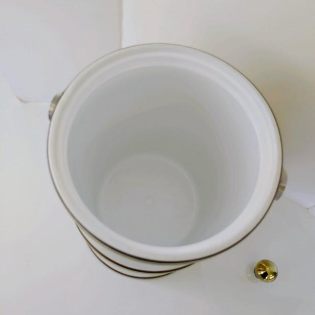 Georges Briard 1970s Vintage Georges Briard Signed Gold Metallic Extra Large Ice Bucket With Lucite Lid & Handle For Sale - Image 4 of 7