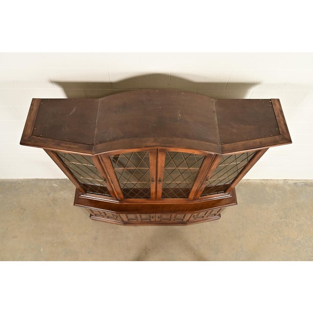 Ethan Allen Georgian Solid Maple Lighted Breakfront Bookcase Cabinet For Sale - Image 14 of 17
