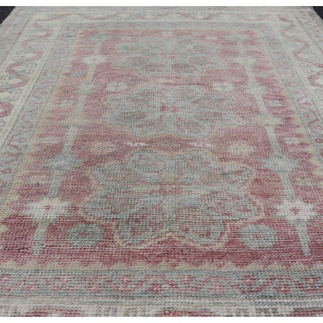 Oushak Rug From Turkey With Medallion Design in Light Colors 3'0 X 4'0 For Sale In Atlanta - Image 6 of 9