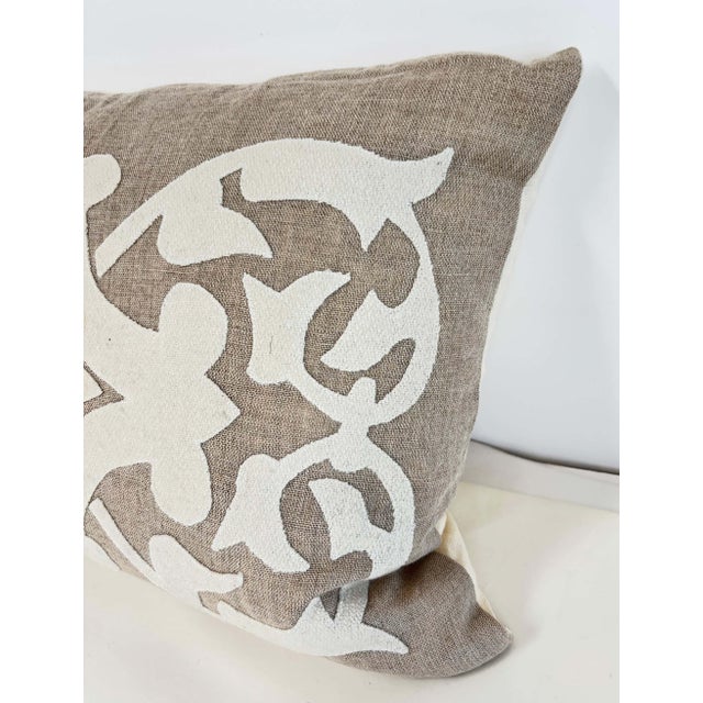 Late 20th Century Natural Linen Appliqué Lumbar Pillow – European Style Decorative Accent Cushion For Sale - Image 5 of 9