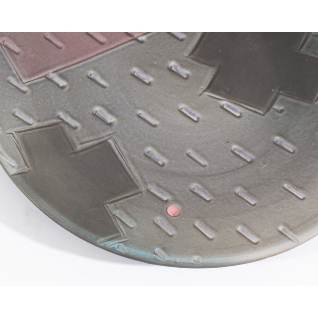 Contemporary Jim Kemp Signed Studio Pottery Postmodern Wall Plate For Sale - Image 3 of 7