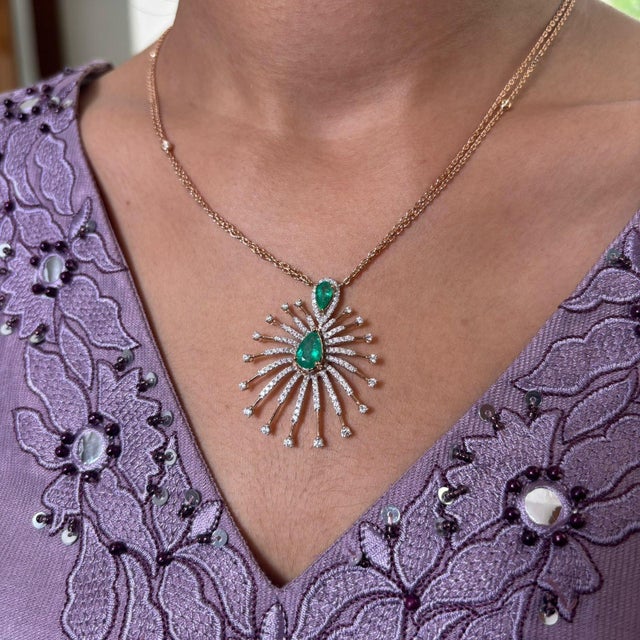 Natural emerald 1.87cts & diamond 1.34cts pendant in 18k gold For Sale - Image 13 of 18