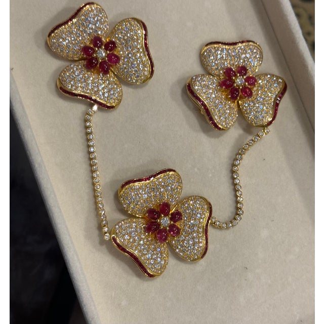 Modern Natural 12 Ct Burma Ruby & 30 Ct Diamond Trio Pin 18 Karat Yellow Gold 78gm For Sale - Image 3 of 8