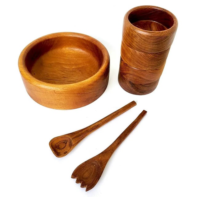 Offered is a vintage mid 1970s set of Goodwood brand Teak salad bowls made in Thailand and a pair of serving utensils....