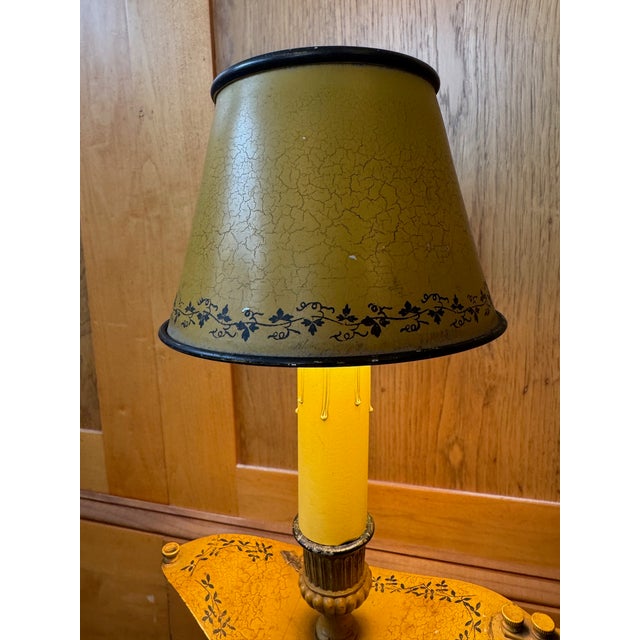 1940s Vintage Italian Single Light Mustard & Black Tole Ware Electric Aladdin Lamp For Sale - Image 5 of 10