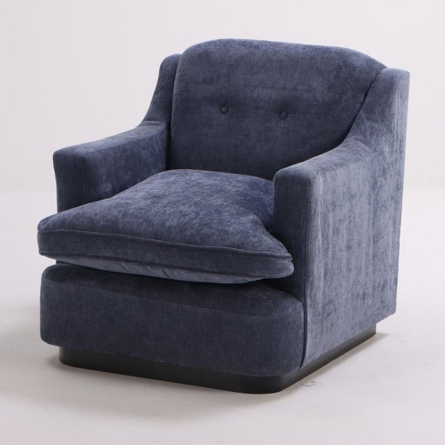 Mid-Century Modern A Pair of Italian Upholstered Club Chairs, C. 1960. For Sale - Image 3 of 6