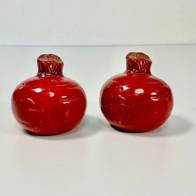 1976 Vintage Boho Chic Trompe L’Oeil Red Beet Salt & Pepper Shakers - A Pair. For Sale - Image 9 of 10