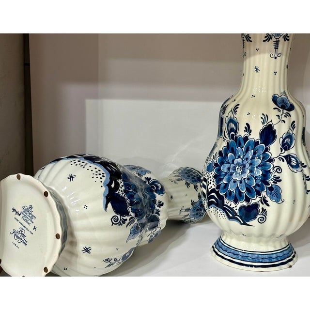 Pair of Royal Goedewaagen Pair of Delft Blue & White Hand-Painted Porcelain Vases for Baker Knapp & Tubbs For Sale - Image 10 of 12