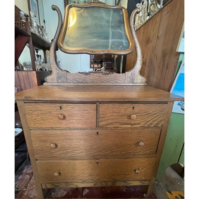 Early 20th Century Oak Dresser With Pivoting Mirror For Sale In Orlando - Image 6 of 8