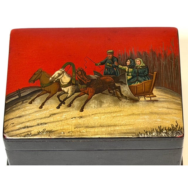 Imperial Russian Lacquered Papier-Mâché Troika Box, Lukutin Factory, 1880-1910 For Sale - Image 4 of 18