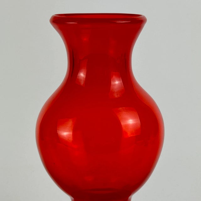 1970s Hand Blown Double Gourd Art Glass Vase in Fiery Orange-Red For Sale - Image 4 of 8