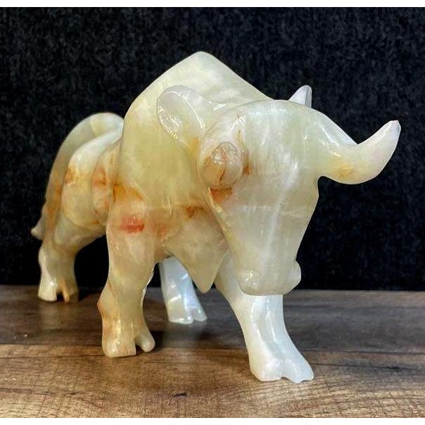 1980s Carved Charging Bull: Mid-Century Brutalist Onyx Sculpture Mexico - 9" For Sale - Image 5 of 17