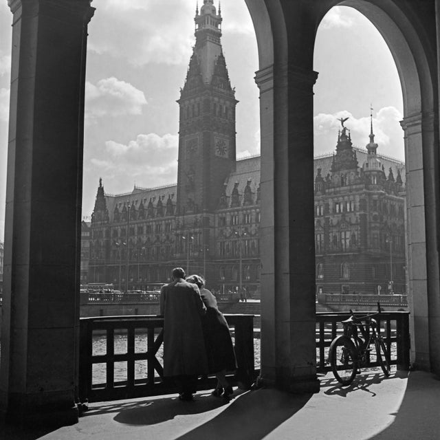 1930s Couple Standing at Colonnade to City Hall Hamburg, Germany 1938, Printed 2021 For Sale - Image 5 of 5