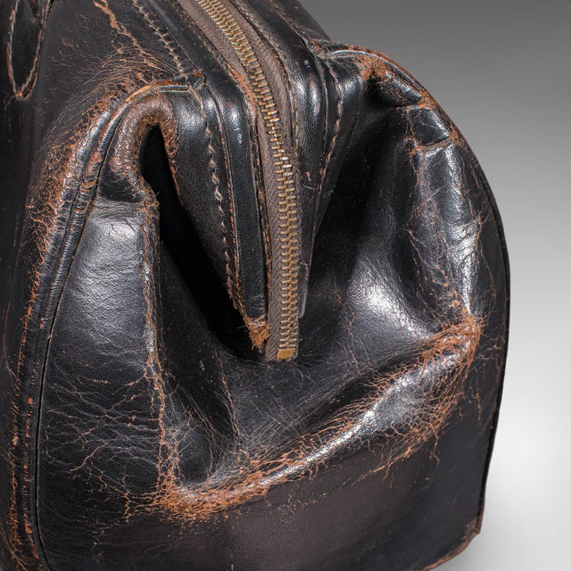 Black Antique Railway Director's Gladstone Bag, English Leather Portmanteau, Gwr, 1920 For Sale - Image 8 of 12