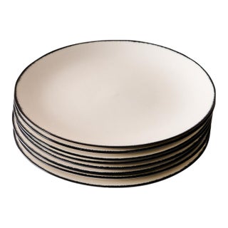 Set of 8 Minimalist "Variation 1 Dé" Dessert Plates by Ann Demeulemeester for Serax, in White Glazed Porcelain With Organic Black Border For Sale