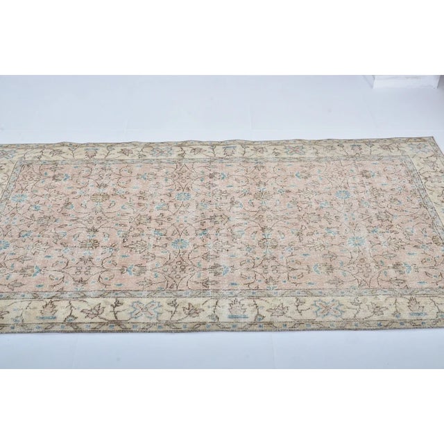 1960s Oushak Anatolian Beige Carpet For Sale - Image 5 of 10