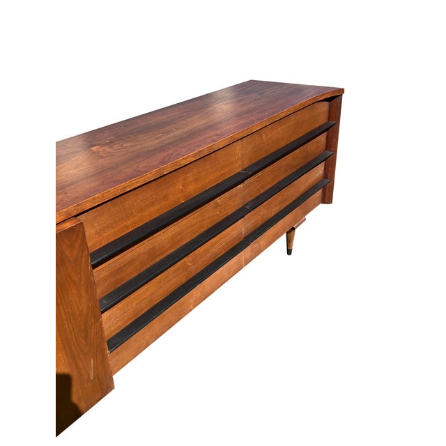 American of Martinsville Vintage Mid Century Modern Long Dresser or Credenza by American of Martinsville For Sale - Image 4 of 14