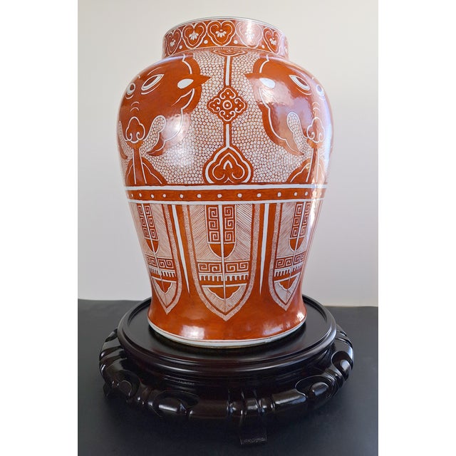 Early 20th Century Chinese Porcelain Wide Guanyinzun For Sale - Image 5 of 10