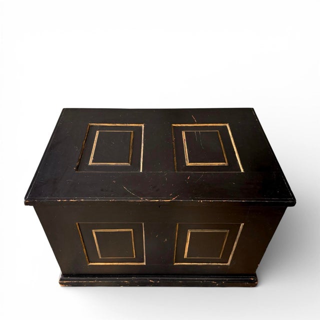 Late 19th Century Painted Cedar Blanket Chest in Black and Gold For Sale In Atlanta - Image 6 of 10