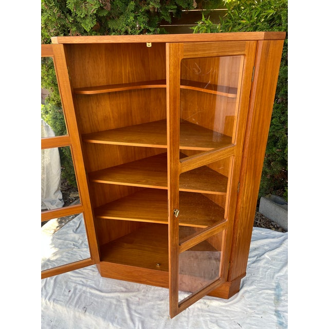 1960s 1960s Arne Wahl Iversen for Vinde Mobelfabrik Danish Modern Teak Corner Display Cabinet Bar For Sale - Image 5 of 10