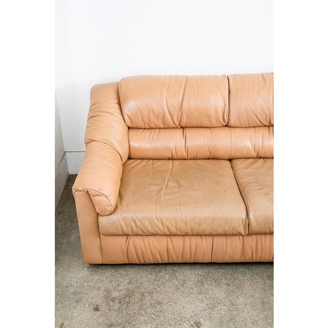1960s 1960s Mid Century Modern Sofa 3 Seater Leather Natural Tan Wood Legs Vintage Vg Seat For Sale - Image 5 of 12