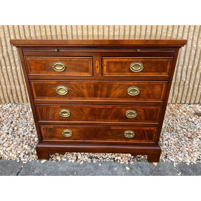 Late 20th Century Hekman Copley Place Georgian Chippendale Style Inlaid Flame Mahogany Bachelors Chest/ Nighstand For Sale - Image 13 of 18