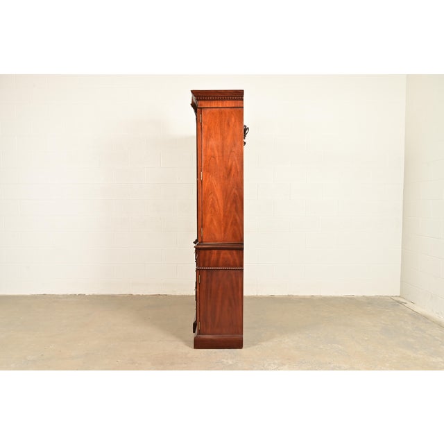 Councill Craftsmen Georgian Banded Flame Mahogany Lighted Breakfront Bookcase Cabinet For Sale - Image 15 of 17