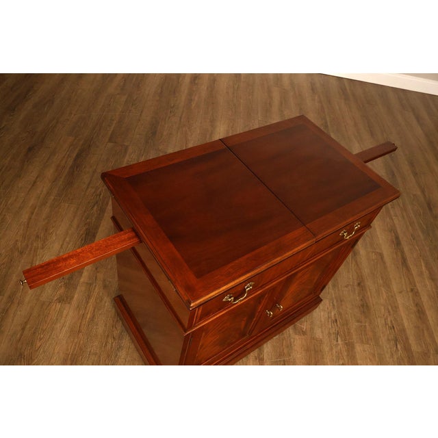 Late 20th Century Stickley Traditional Mahogany Flip-Top Server Cabinet For Sale - Image 5 of 18