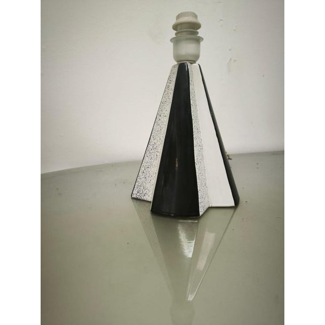 Ceramic Vintage World Pyramids Lamp, 1970s For Sale - Image 7 of 8
