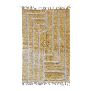 Luxurious Beni Mrirt Rug - 8.2 X 5.1 Ft For Sale