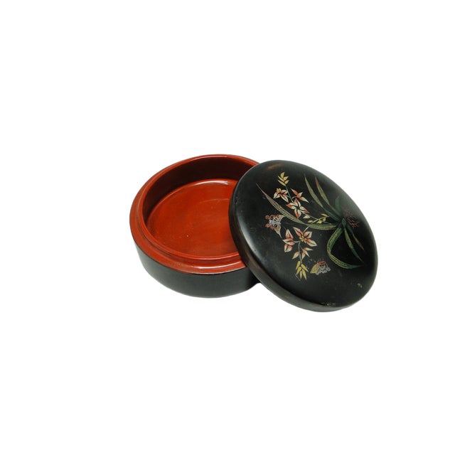 Japanese Lacquerware Box, 1920s, in Very Good conditions. Designed 1920 to 1949