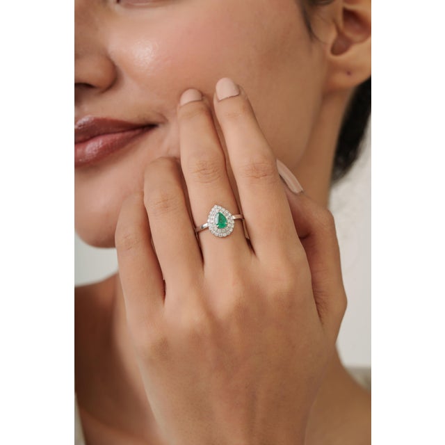 Metal VRJewels 14k Gold Emerald Diamond Double Halo Vintage Engagement Ring Size 4 For Sale - Image 7 of 16