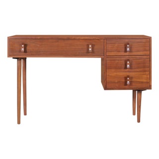 1950s Vintage Walnut Desk by Stanley Young for Glenn of California For Sale